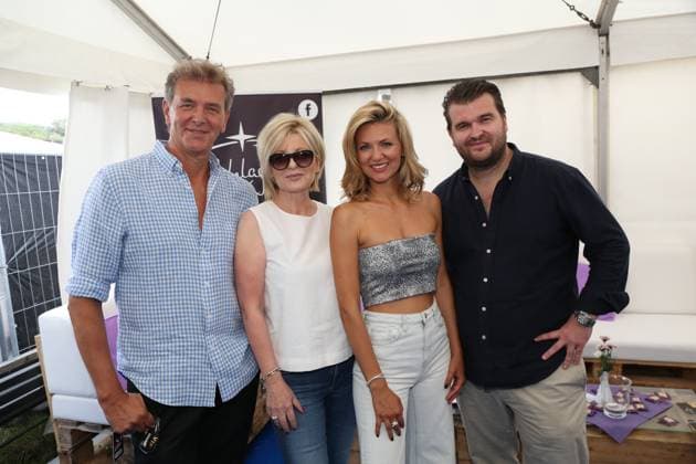 Ella Endlich mit Vater Norbert Endlich, Carmen Nebel und Sohn Gregor Nebel beim SchlagerOlymp - Das groesste Schlager Open Air in Berlin - Luebars am 10.08.2019 Berlin Germany *** ELLA Finally with Father Norbert At last, Carmen Fog and Son Gregor Fog at Schlagerolymp the largest Schlager Open Air in Berlin Luebars on 10 08 2019 Berlin Germany
