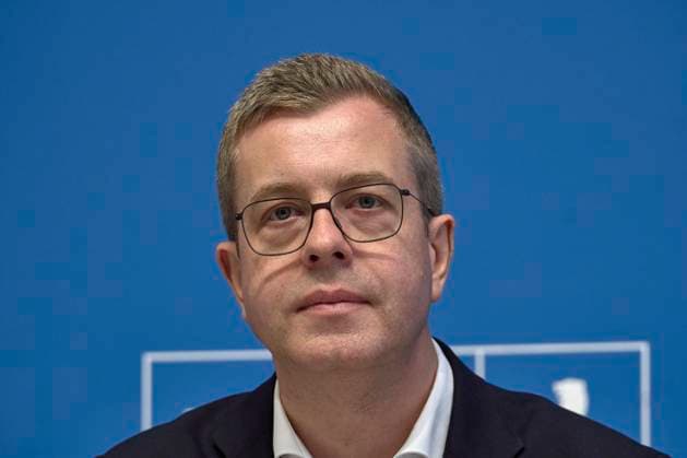Stefan Evers (Bürgermeister und Senator für Finanzen) bei der Senatspressekonferenz zu ein Jahr grosse Koalition in Berlin Berlin Deutschland, Germany *** Stefan Evers Mayor and Senator for Finances at the Senatspressekonferenz to a Year Great Coalition in Berlin Berlin Germany, Germany
