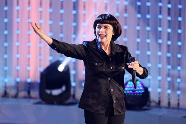 Mireille Mathieu ist Gast in der ARD - Fernsehsendung 150 Jahre Schlager - Das grosse Fest zum Jubilaeum in Erfurt am 10.10.2015 Thueringen Germany, deutschland, *** Mireille Mathieu is Guest in the ARD Television broadcast 150 Years Schlager the Great Party to Anniversary in Erfurt on 10 10 2015 Thueringen Germany, germany,