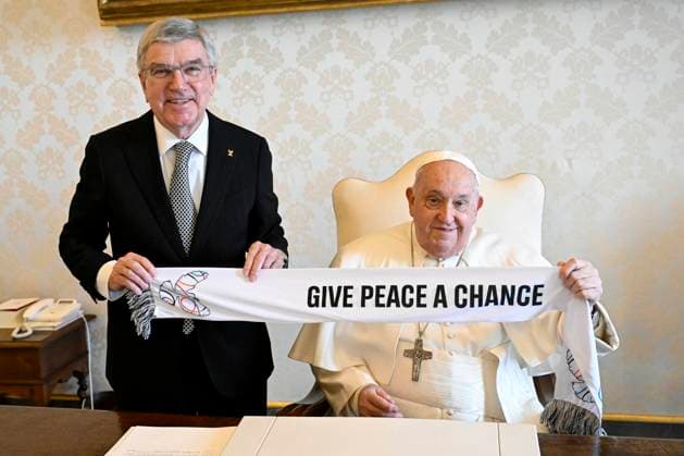 Bilder des Jahres 2025, News 01 Januar News Themen der Woche KW04 News Bilder des Tages ITALY - REL - POPE FRANCIS DURING A PRIVATE AUDIENCE RECEIVES MR.THOMAS BACH,PRESIDENT OF THEINTERNATIONAL OLYMPIC COMMITTEE- 25 01 23 Italy, Rome, Vatican,23-01-2025 Pope Francis receives in private audience Mr. Thomas Bach, President of the International Olympic Committee EDITORIAL USE ONLY - NO BOOKS Copyright: x VaticanxMedia CPPx