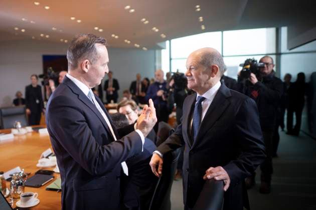 Volker Wissing, Olaf Scholz, cabinet meeting DEU, Deutschland, Germany, Berlin, 15.01.2025 Volker Wissing , Bundesverkehrsminister , und Olaf Scholz , Bundeskanzler SPD (rechts) vor der Kabinettssitzung im Berliner Kanzleramt Bundeskanzleramt in Berlin Deutschland en: Volker Wissing , German Minister for Transport and Digital Infrastructure , and Olaf Scholz , German Chancellor SPD (right) during a cabinet meeting at the chancellor office in Berlin Germany . *** Volker Wissing, Olaf Scholz, cabinet meeting DEU, Deutschland, Germany, Berlin, 15 01 2025 Volker Wissing , Federal Minister of Transport , and Olaf Scholz , Federal Chancellor SPD right before the cabinet meeting at the chancellor office in Berlin Federal Chancellery in Berlin G