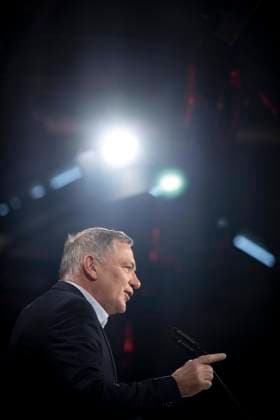 Jan van Aken - Linke Parteitag DEU, Deutschland, Germany, Berlin, 18.01.2025 Rede von Jan van Aken , Bundesvorsitzender der Linkspartei fuer die Partei Die Linke , auf dem Bundesparteitag der Partei Die Linke Linkspartei zum Wahlprogramm unter dem Motto Alle Wollen Regieren Wir wollen Veraendern in Berlin Deutschland . Nach dem Bruch der Drei-Parteien-Bundeskoalition im vergangenen November werden in Deutschland am 23. Februar 2025 vorgezogene Bundestagswahlen abgehalten en: Jan van Aken , federal chairman of the Left Party , at the federal party conference of the party Die Linke Left Party on the election program under the motto Everyone Wants to Govern We want to change in Berlin Germany.After the breakup of the three-party federal coalit