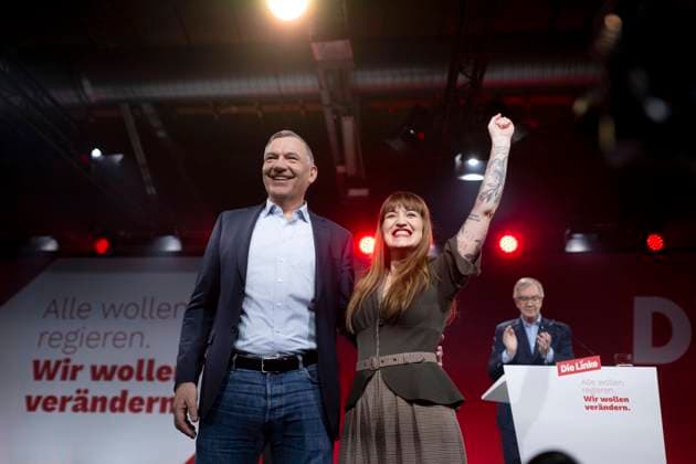 Jan van Aken, Heidi Reichinnek - Linke Parteitag DEU, Deutschland, Germany, Berlin, 18.01.2025 Die Spitzenkandidaten der Partei Die Linke Jan van Aken , Bundesvorsitzender der Linkspartei, und Heidi Reichinnek , Spitzenkandidatin der Party Die Linke, auf dem Bundesparteitag der Partei Die Linke Linkspartei zum Wahlprogramm unter dem Motto Alle Wollen Regieren Wir wollen Veraendern in Berlin Deutschland . Nach dem Bruch der Drei-Parteien-Bundeskoalition im vergangenen November werden in Deutschland am 23. Februar 2025 vorgezogene Bundestagswahlen abgehalten en: The top candidates of the party Die Linke Jan van Aken , federal chairman of the Left Party, and Heidi Reichinnek , top candidate of the party Die Linke, at the federal party conferen