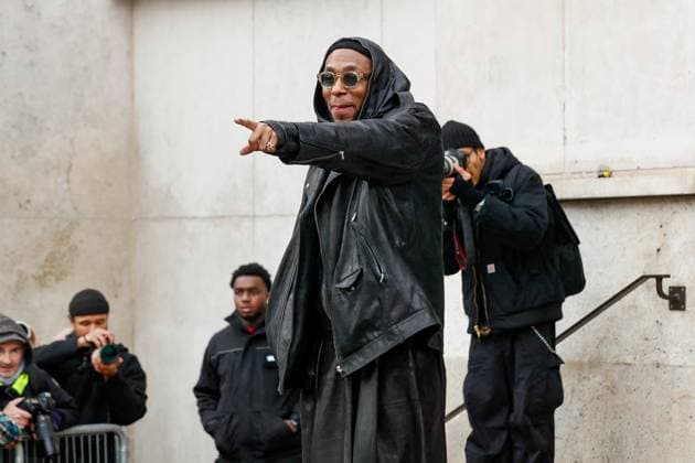 Entertainment Themen der Woche KW04 Entertainment Bilder des Tages Arrivals at the Rick Owens fashion show at the Palais de Tokyo during Paris Mens Fashion Week Fall Winter 2025 2026 American rapper Mos Def Dante Terrell Smith Yasiin Bey Arrivals at the Rick Owens fashion show at the Palais de Tokyo during Paris Mens Fashion Week Fall Winter 2025 2026, France, on January 23, 2025 Christophe Clovis Bestimage Arrivals at the Rick Owens fashion show at the Palais de Tokyo during Paris Mens Fashion Week Fall Winter 2025 2026 in Paris, France Christophe Clovis Bestimage Paris France  Copyright: xChristophexClovisx xBestimagexChristophexClovisx xBestimagex