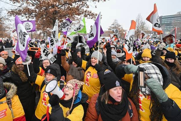 January 23, 2025, Montreal, Pq, Canada: Daycare workers take part in a demonstration on the first day of a strike in Montreal, Thursday, January 23, 2025. Montreal Canada  - ZUMAc35_ 20250123_zaf_c35_003 Copyright: xGrahamxHughesx