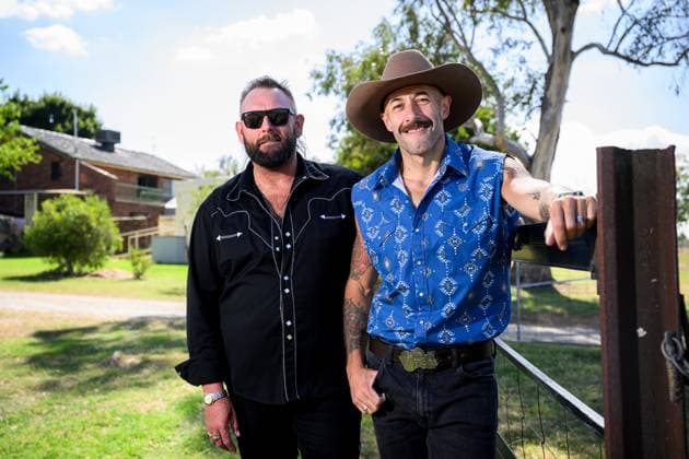 TAMWORTH COUNTRY MUSIC FESTIVAL, Musicians Tom Wolfe (left), and Nick Wolfe from The Wolfe Brothers pose for a photograph during the 53rd Tamworth Country Music Festival in Tamworth, NSW, Friday, January 24, 2025. ( NO ARCHIVING, EDITORIAL USE ONLY, NO USE IN BOOKS WITHOUT CONSENT TAMWORTH NEW SOUTH WALES AUSTRALIA  Copyright: xBIANCAxDExMARCHIx 20250124180358752902