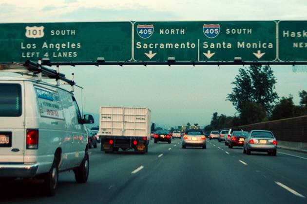 RECORD DATE NOT STATED. Unterwegs auf dem Highway 101 South nach Los Angeles, Abzweigung zur Interstate 405 North nach Sacramento und South nach Santa Monica - in Kalifornien, USA *** RECORD DATE NOT STATED On the way on Highway 101 South to Los Angeles, junction to Interstate 405 North to Sacramento and South to Santa Monica in California, USA