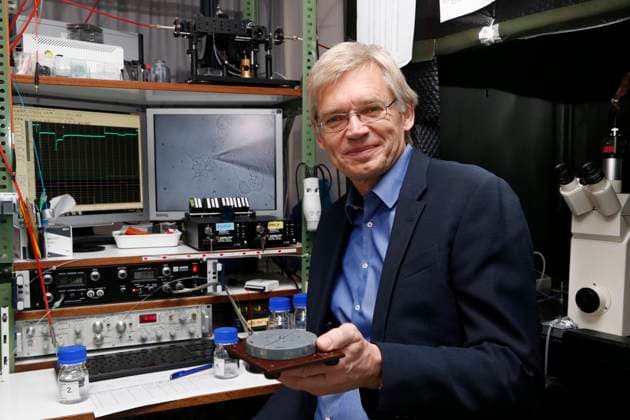 Berlin Science Prize 2015 in Berlin awarded to Peter Hegemann, here in his Laboratory the Humboldt University, Berlin Germany, Germany