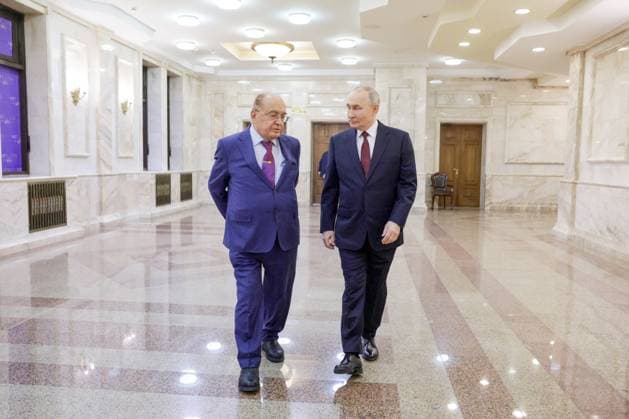 Russland, Wladimir Putin besucht Museum der Geschichte der Lomonossow-UniversitÃ¤t Moskau RUSSIA, MOSCOW - JANUARY 24, 2025: Rector Viktor Sadovnichy accompanies Russia s President Vladimir Putin on a visit to the Museum of the History of Lomonosov Moscow State University. Gavriil Grigorov Russian Presidential Press and Information Office TASS  77711163