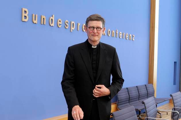 Dr. Rainer Maria Woelki, Erzbischof von Berlin, informiert in der Bundespressekonferenz ueber den anstehenden Besuch von Papst Benedikt in Berlin, Berlin Deutschland, Germany *** Dr Rainer Maria Woelki, Archbishop from Berlin, informed in the Federal press conference Via the upcoming Visit from Pope Benedict in Berlin, Berlin Germany, Germany