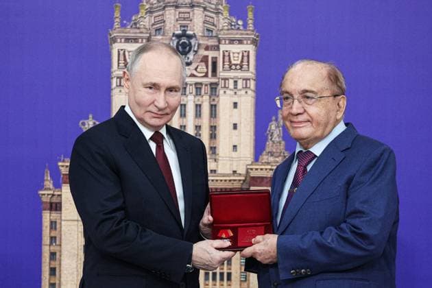 RUSSIA, MOSCOW - JANUARY 24, 2025: Rector Viktor Sadovnichy accepts the Order for Valiant Labour from Russia s President Vladimir Putin on behalf of the members of teaching staff during a meeting of the Board of Trustees of Lomonosov Moscow State University. Sofya Sandurskaya TASS  77711710