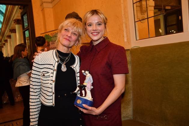 Jella Haase with her mother Gundi Haase at the Bavarian Film Award ceremony on 24 01 2025 at the Prinzregententheater in Munich Bavarian Film Award 2025 in Munich
