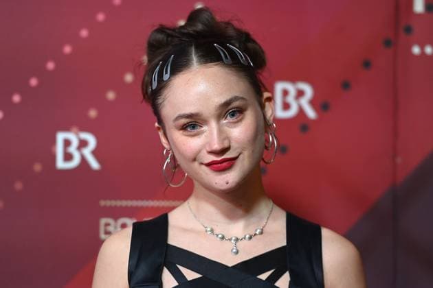 Marlina Mitterhofer actress, single picture, cropped single motif, portrait, portrait, portrait red carpet, red carpet, Bavarian Film Award 2024 on 24 01 2025 at the Prinzregententheater in Munich
