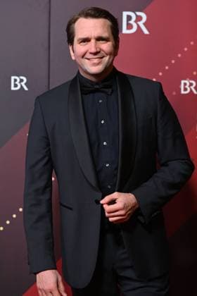 Pierre Kiewitt Actor , single picture,cropped single motif,half figure,half figure,Red Carpet,Bavarian Film Award 2024 on 24 01 2025 at the Prinzregententheater in Munich