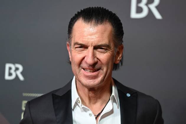 Philipp Welte, single image,cropped single motif,portrait,portrait,portrait red carpet,red carpet,Bavarian Film Award 2024 on 24 01 2025 at the Prinzrgententheater in Munich