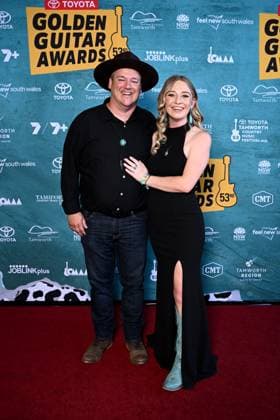 TAMWORTH COUNTRY MUSIC FESTIVAL, Ashleigh Dallas (right) arrives at the Golden Guitar Awards during the 53rd Tamworth Country Music Festival in Tamworth, NSW, Saturday, January 25, 2025. ( NO ARCHIVING, EDITORIAL USE ONLY, NO USE IN BOOKS WITHOUT CONSENT TAMWORTH NEW SOUTH WALES AUSTRALIA  Copyright: xBIANCAxDExMARCHIx 20250125112682546492