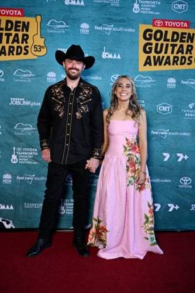 TAMWORTH COUNTRY MUSIC FESTIVAL, Raechel Whitchurch (right) arrives at the Golden Guitar Awards during the 53rd Tamworth Country Music Festival in Tamworth, NSW, Saturday, January 25, 2025. ( NO ARCHIVING, EDITORIAL USE ONLY, NO USE IN BOOKS WITHOUT CONSENT TAMWORTH NEW SOUTH WALES AUSTRALIA  Copyright: xBIANCAxDExMARCHIx 20250125177726539395