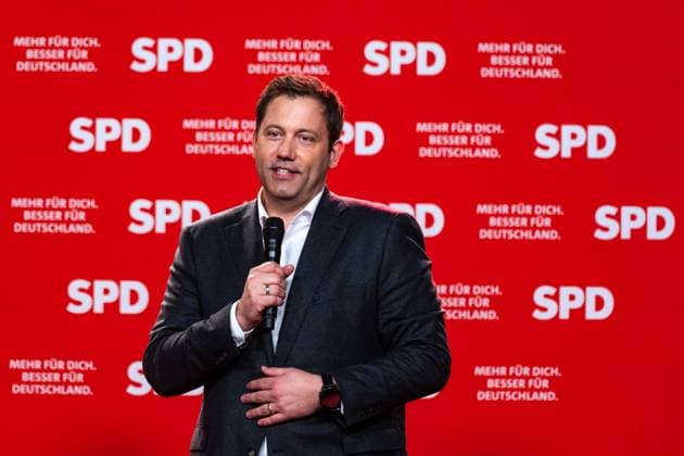 News Bilder des Tages Wiesbaden Wahlkampf SPD in Wiesbaden Lars Klingbeil (SPD) auf einer Wahlkampf Veranstaltung zur Bundestagswahl der SPD im Rhein-Main-Congress Center Wiesbaden. *** Wiesbaden SPD election campaign in Wiesbaden Lars Klingbeil SPD at a campaign event for the SPD federal election at the Rhein Main Congress Center Wiesbaden Copyright: xEibner-Pressefoto FlorianxWieganx EP_FWD