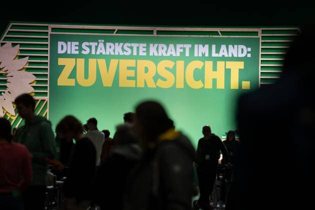Ausserordentliche Bundesdelegiertenkonferenz von BUENDNIS 90 DIE GRUENEN Impressionen vom Plenarsaal, Buehnenbild bei der Ausserordentlichen Bundesdelegiertenkonferenz 2025 von BUENDNIS 90 DIE GRUENEN im CityCube Berlin Berlin Berlin Deutschland *** Extraordinary Federal Delegates Conference of BUENDNIS 90 DIE GRUENEN Impressions of the plenary hall, stage set at the Extraordinary Federal Delegates Conference 2025 of BUENDNIS 90 DIE GRUENEN in the CityCube Berlin Berlin Berlin Germany
