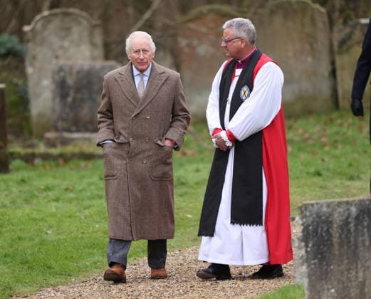 Entertainment Themen der Woche KW04 Entertainment Bilder des Tages The Bishop of Salisbury with King Charles III attends the Sunday morning service at St. Mary the virgin church in Flitcham. King Charles III, Flitcham, Norfolk, on 26th January, 2025 