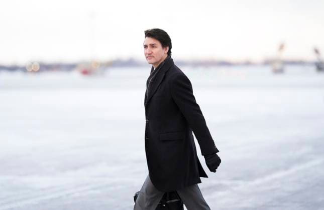 News Bilder des Tages January 26, 2025, Ottawa, Ontario, CAN: Prime Minister Justin Trudeau departs Ottawa on Sunday, Jan. 26, 2025., on route to Poland. Ottawa CAN  - ZUMAc35_ 20250126_zaf_c35_007 Copyright: xSeanxKilpatrickx