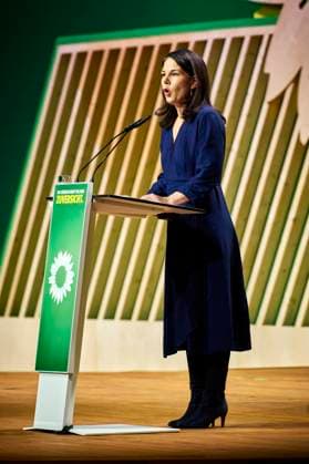 Bundesdelegiertenkonferenz 2025: Annalena Baerbock EUR, Deutschland, Berlin, 26.01.2025: Rede der Außenministerin Annalena Baerbock (B90 Die Grünen). Auf der Außerordentlichen Bundesdelegiertenkonferenz 2025 wird über das Bundestagswahlprogramm abgestimmt. Verlangt wird ein Klimageld, Mindestlohn, Deutschlandticket sowie Steuerentlastungen für kleinere und mittlere Einkommen. *** Federal Delegates Conference 2025 Annalena Baerbock EUR, Germany, Berlin, 26 01 2025 Speech by Foreign Minister Annalena Baerbock B90 The Greens At the Extraordinary Federal Delegates Conference 2025, the Bundestag election program will be voted on Climate money, minimum wage, Germany ticket and tax relief for small and medium incomes are demanded