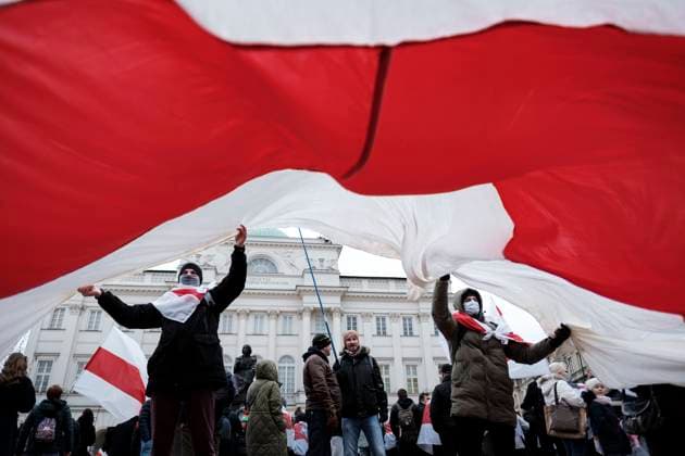 Bilder des Jahres 2025, News 01 Januar News Themen der Woche KW04 News Bilder des Tages Belarus Opposition March in Warsaw Hundreds of Belarus opposition supporters take part in a march in Warsaw, Poland on 26 January, 2025. . Warsaw Poland  Copyright: xPiotrxLapinskix originalFilename: lapinski-belarusi250126_npxR5.jpg