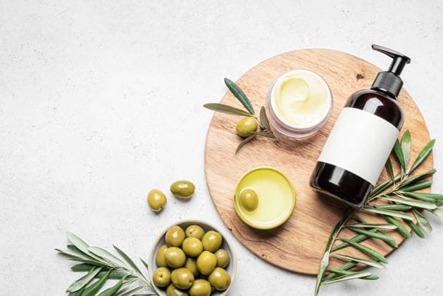 IMAGO Creative, Naturkosmetik Olivenöl-Hautpflegeprodukte Olivenöl-Hautpflegeprodukte Copyright: xZoonar.com OksanaxBratanovax 22687745