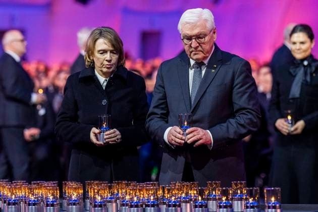 Bilder des Jahres 2025, News 01 Januar News Themen der Woche KW05 News Bilder des Tages 80th anniversary of the liberation of Auschwitz-Birkenau Frank-Walter Steinmeier and Elke Buedenbender attends the main celebrations to mark the 80th anniversary of the liberation of the Auschwitz-Birkenau German concentration camp in Oswiecim, Poland, on January 27, 2025. Oswiecim Poland  Copyright: xAndrzejxIwanczukx originalFilename: iwanczuk-80thanni250127_npTxq.jpg
