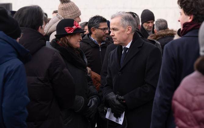 January 27, 2025, Ottawa, On, Canada: Liberal leadership candidate Mark Carney speaks with people before a ceremony at the National Holocaust Monument, Monday, Jan 27, 2025 in Ottawa. Ottawa Canada  - ZUMAc35_ 20250127_zaf_c35_056 Copyright: xAdrianxWyldx