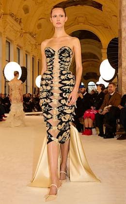 (250128) -- PARIS, Jan. 28, 2025 -- A model presents a creation by Schiaparelli during the Haute Couture Week Spring Summer 2025 in Paris, France, Jan. 27, 2025. ( Handout via Xinhua) FRANCE-PARIS-HAUTE COUTURE WEEK-FASHION SHOW-SCHIAPARELLI MeetEurope 