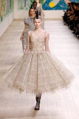 (250128) -- PARIS, Jan. 28, 2025 -- A model presents a creation by Christian Dior during the Haute Couture Week Spring Summer 2025 in Paris, France, Jan. 27, 2025. ( Handout via Xinhua) FRANCE-PARIS-HAUTE COUTURE WEEK-FASHION SHOW-CHRISTIAN DIOR MeetEurope 
