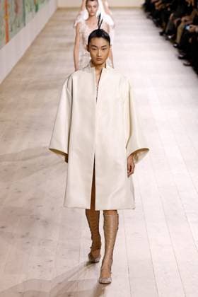 (250128) -- PARIS, Jan. 28, 2025 -- A model presents a creation by Christian Dior during the Haute Couture Week Spring Summer 2025 in Paris, France, Jan. 27, 2025. ( Handout via Xinhua) FRANCE-PARIS-HAUTE COUTURE WEEK-FASHION SHOW-CHRISTIAN DIOR MeetEurope 