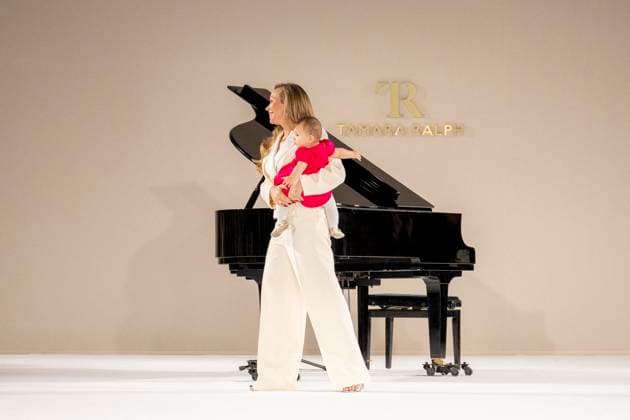 Paris Fashion Week, Tamara Ralph Modenschau Personalities at the Tamara Ralph show for the Haute Couture Spring Summer 2025 collection at Paris Fashion Week PFW Tamara Ralph and her baby at the Tamara Ralph show for the Haute Couture Spring Summer 2025 collection at Paris Fashion Week PFW on 27 January 2025 Perusseau Da Silva Bestimage Tamara Ralph for the Haute Couture Spring Summer 2025 collection at Paris Fashion Week PFW on 27 January 2025 Paris France  Copyright: xTizianoxDaxSilvax-xPierrexPerusseaux xBestimagexTizianoxDaxSilvax-xPierrexPerusseaux xBestimagex