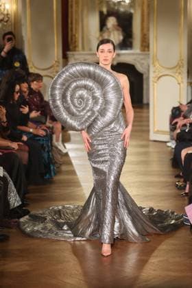 PFW Lena Erziak Runway A Model walks the runway during the Lena Erziak Women s Haute-Couture Spring Summer 2025 show as part of Paris Fashion Week in Paris, France on January 28, 2025. Photo by Jerome Dominé ABACAPRESS.COM  Copyright: xDominexJerome ABACAx