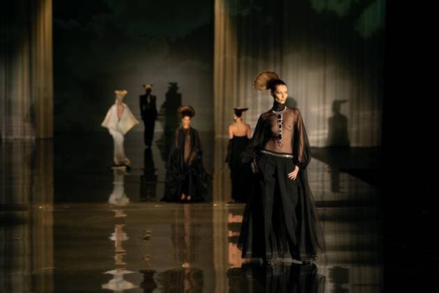 Stephane Rolland: Runway - Paris Fashion Week - Haute Couture Spring-Summer 2025 PARIS, FRANCE - JANUARY 28: Models walk the runway during the StÃ phane Rolland Haute Couture Spring-Summer 2025 show as part of Paris Fashion Week on January 28, 2025 in Paris, France., Credit:Lounis Tiar Avalon France, Paris, Salle Playel  Copyright: xLounisxTiarx xAvalonx 0958391783