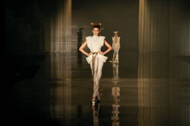 Stephane Rolland: Runway - Paris Fashion Week - Haute Couture Spring-Summer 2025 PARIS, FRANCE - JANUARY 28: Models walk the runway during the StÃ phane Rolland Haute Couture Spring-Summer 2025 show as part of Paris Fashion Week on January 28, 2025 in Paris, France., Credit:Lounis Tiar Avalon France, Paris, Salle Playel  Copyright: xLounisxTiarx xAvalonx 0958391819