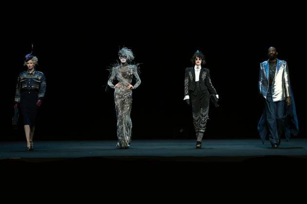 Julien Fournie: Runway - Paris Fashion Week - Haute Couture Spring-Summer 2025 PARIS, FRANCE - JANUARY 28 Models pose on the runway during the Julien FourniÃ Haute Couture Spring-Summer 2025 show at Theatre Mogador as part of Paris Fashion Week on January 28, 2025 in Paris, France., Credit:Lounis Tiar Avalon France, Paris, Theatre Mogador  Copyright: xLounisxTiarx xAvalonx 0958406464