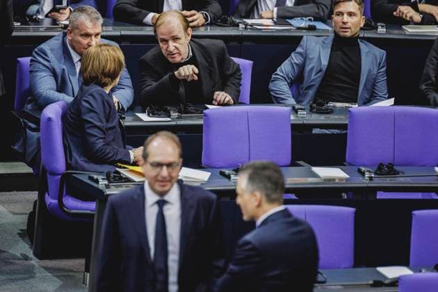 AfD-Abgeordnete sowie Alexander Dobrindt (vL), Vorsitzender der CSU-Landesgruppe im Deutschen Bundestag, und Thorsten Frei (vR), Mitglied des Deutschen Bundestages (CDU CSU), aufgenommen im Rahmen der Gedenkveranstaltung im Deutschen Bundestag fuer die Opfer des Holocaust. Berlin, 29.01.2025. Berlin Deutschland *** AfD Member of Parliament and Alexander Dobrindt vL , Chairman of the CSU State Group in the German Bundestag, and Thorsten Frei vR , Member of the German Bundestag CDU CSU , taken during the commemoration ceremony in the German Bundestag for the victims of the Holocaust Berlin, 29 01 2025 Berlin Germany Copyright: xFlorianxGaertnerx