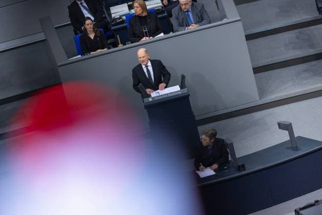 209. Sitzung des Bundestages Deutschland, Berlin am 29.01.2025: Bundeskanzler Olaf Scholz (SPD) hält eine Regierungserklärung zur aktuellen innenpolitischen Themen. *** 209 Meeting of the Bundestag Germany, Berlin on 29 01 2025 Federal Chancellor Olaf Scholz SPD holds a government statement on current domestic policy issues