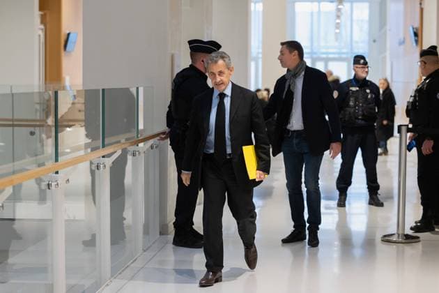 Bilder des Jahres 2025, News 01 Januar Paris, France, January 29, 2025 - Former French president and defendant Nicolas Sarkozy arrives at the Paris courthouse for his trial on charges of accepting illegal campaign financing in an alleged pact with the late Libyan dictator Moamer Kadhafi. Twelve suspects are standing trial, including former close aides, accused of devising a pact with Kadhafi to illegally fund Sarkozy s victorious 2007 election bid. They deny the charges. If convicted, Sarkozy faces up to 10 years in prison under the charges of concealing embezzlement of public funds and illegal campaign financing.  Copyright: xAlexisxSciardx