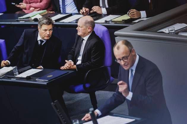 (R-L) Friedrich Merz, CDU-Parteivorsitzender, Olaf Scholz (SPD), Bundeskanzler, und Robert Habeck (Buendnis 90 Die Gruenen), Bundesminister fuer Wirtschaft und Klimaschutz und Vizekanzler, aufgenommen im Rahmen der Sitzung des Deutschen Bundestages mit der Regierungserklaerung des Bundeskanzlers zu aktuellen innenpolitischen Themen in Berlin, 29.01.2025. Berlin Deutschland *** R L Friedrich Merz, CDU party chairman, Olaf Scholz SPD , Federal Chancellor, and Robert Habeck Buendnis 90 Die Gruenen , Federal Minister for Economic Affairs and Climate Protection and Vice Chancellor, recorded during the session of the German Bundestag with the Chancellors government statement on current domestic policy issues in Berlin, 29 01 2025 Berlin Germany Copyright: xFlorianxGaertnerx