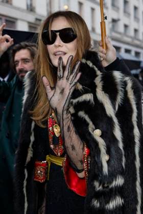 PFW - Valentino Arrivals Carla Bruni arrives to Valentino fashion show during the Haute Couture Fall Winter 2025 - 2026 Fashion Week on January 29, 2025 in Paris, France. Photo by Marco Piovanotto ABACAPRESS.COM  Copyright: xPiovanottoxMarco ABACAx