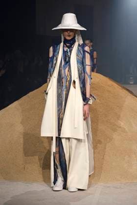 Yuima Nakazato Haute Couture spring summer 2025 Paris january 2025 Yuima Nakazato Haute Couture spring summer 2025 Paris january 2025, Credit:Zeppelin Avalon  Copyright: xZeppelinx xAvalonx 0958652602