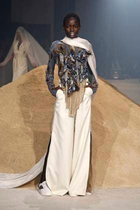 Yuima Nakazato Haute Couture spring summer 2025 Paris january 2025 Yuima Nakazato Haute Couture spring summer 2025 Paris january 2025, Credit:Zeppelin Avalon  Copyright: xZeppelinx xAvalonx 0958652719