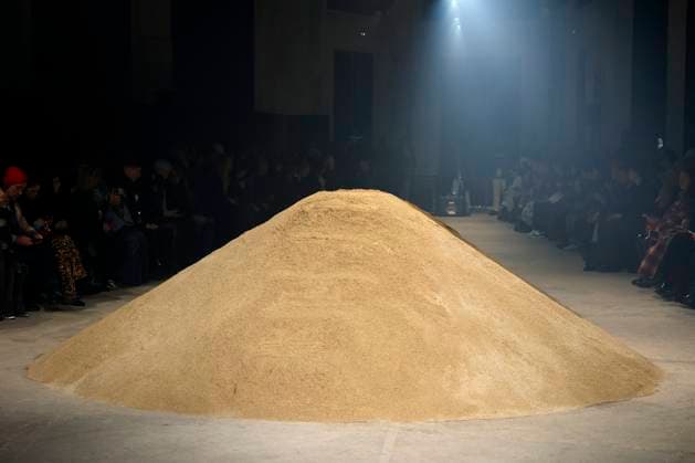 Yuima Nakazato Haute Couture spring summer 2025 Paris january 2025 Yuima Nakazato Haute Couture spring summer 2025 Paris january 2025, Credit:Zeppelin Avalon  Copyright: xZeppelinx xAvalonx 0958652801