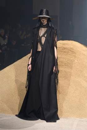 Yuima Nakazato Haute Couture spring summer 2025 Paris january 2025 Yuima Nakazato Haute Couture spring summer 2025 Paris january 2025, Credit:Zeppelin Avalon  Copyright: xZeppelinx xAvalonx 0958652942