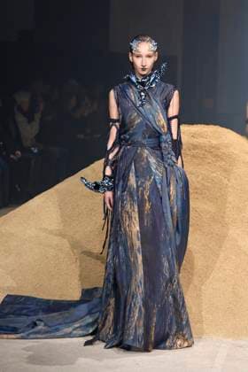 Yuima Nakazato Haute Couture spring summer 2025 Paris january 2025 Yuima Nakazato Haute Couture spring summer 2025 Paris january 2025, Credit:Zeppelin Avalon  Copyright: xZeppelinx xAvalonx 0958653027