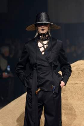 Yuima Nakazato Haute Couture spring summer 2025 Paris january 2025 Yuima Nakazato Haute Couture spring summer 2025 Paris january 2025, Credit:Zeppelin Avalon  Copyright: xZeppelinx xAvalonx 0958653042