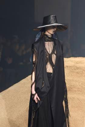 Yuima Nakazato Haute Couture spring summer 2025 Paris january 2025 Yuima Nakazato Haute Couture spring summer 2025 Paris january 2025, Credit:Zeppelin Avalon  Copyright: xZeppelinx xAvalonx 0958653109